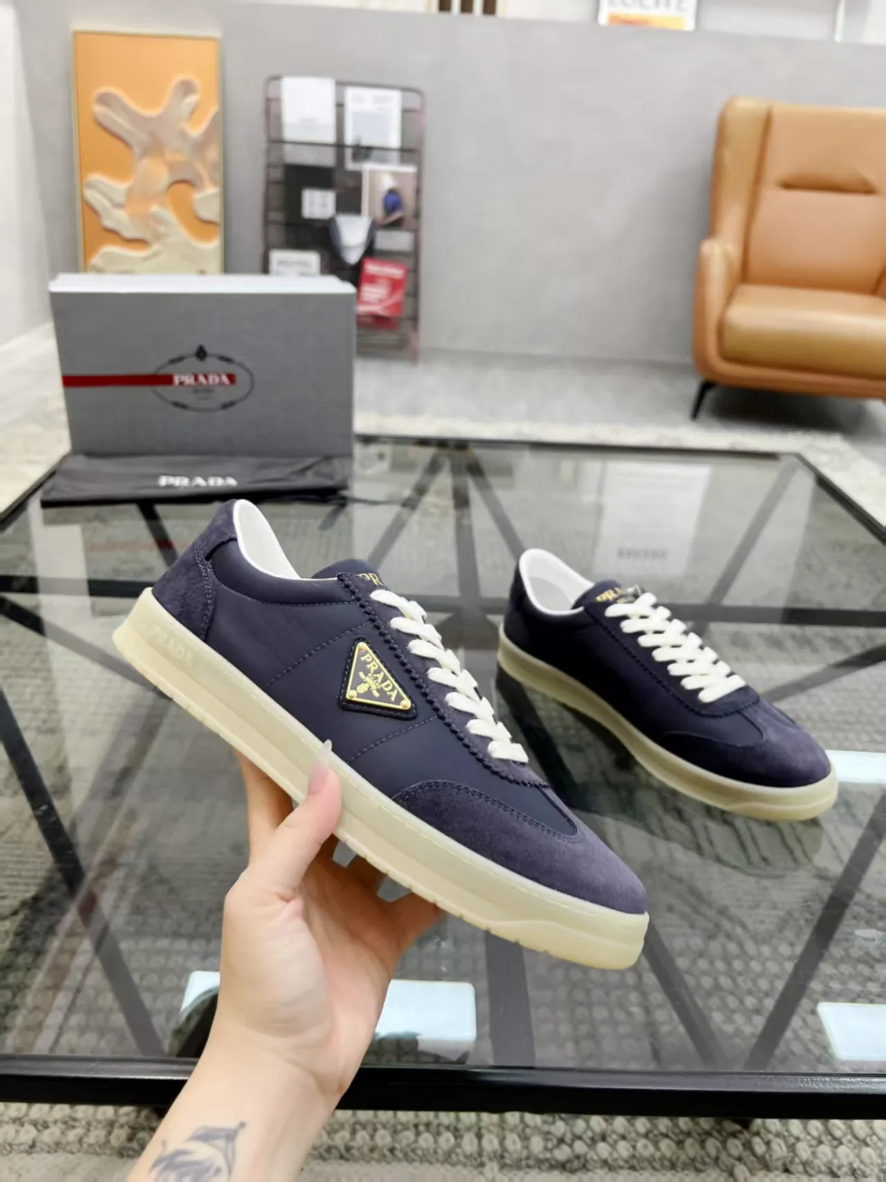 Factory price: 380💰Prada new men's leather sports shoes, the highest version on the market, any comparison is welcome🆚! The original leather has excellent texture and is super high-end! Fetal sheep net lining imported from Italy, removable pad! Luxurious materials and fine workmanship, highly recommended! Code number: 38-44, customized 45